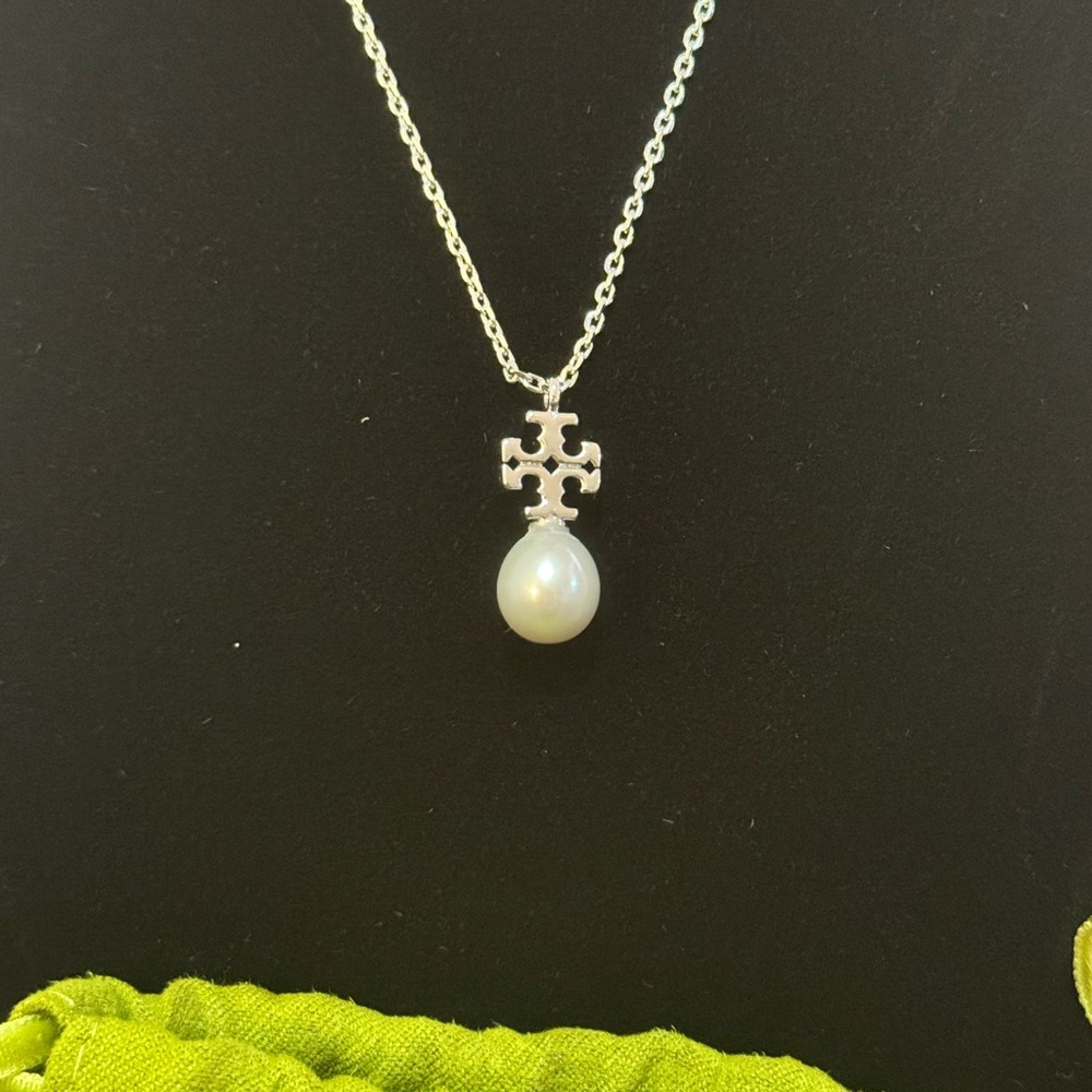 TORY BURCH Silver Necklace with Pearl Pendant